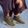 Bota de mujer con cuña y cordones Maude