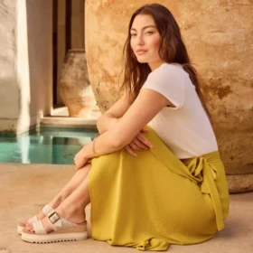 Sandalias de cuña con hebilla Diana para mujer