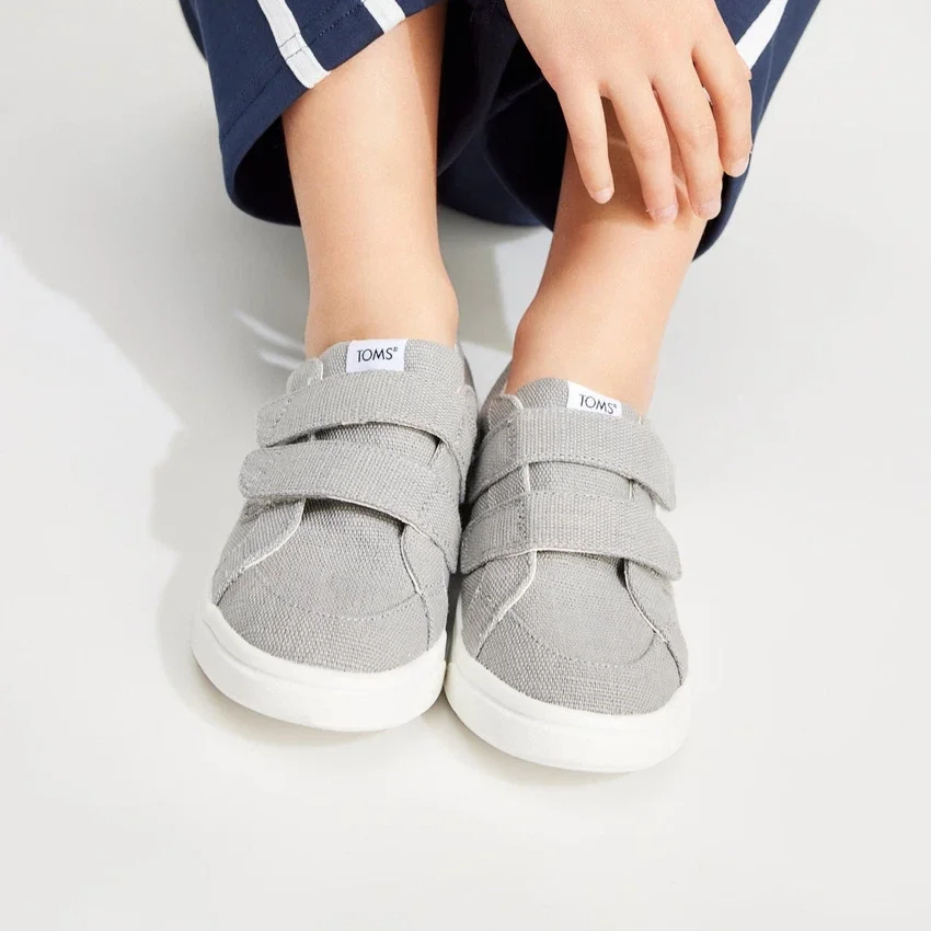 Zapatilla Cruz de doble correa para niños pequeños Zapatilla Cruz de doble correa para niños pequeños