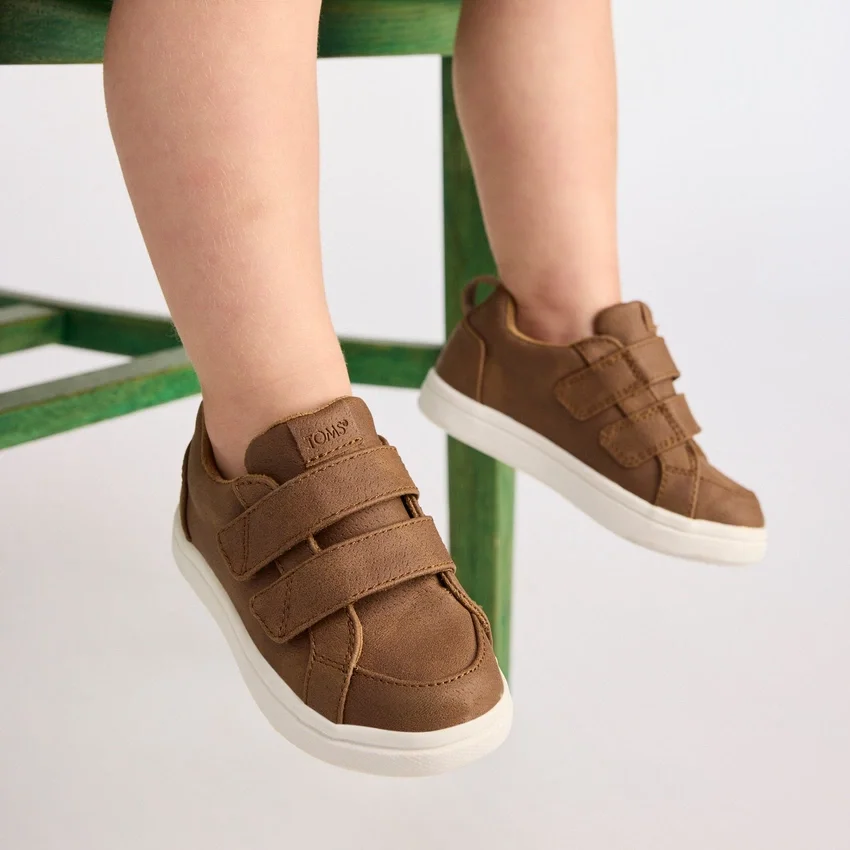 Zapatilla Cruz de doble correa para niños pequeños Zapatilla Cruz de doble correa para niños pequeños