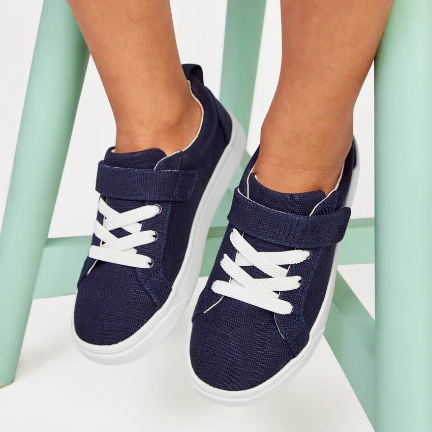 Zapatilla infantil Cruz con cordones Zapatilla infantil Cruz con cordones