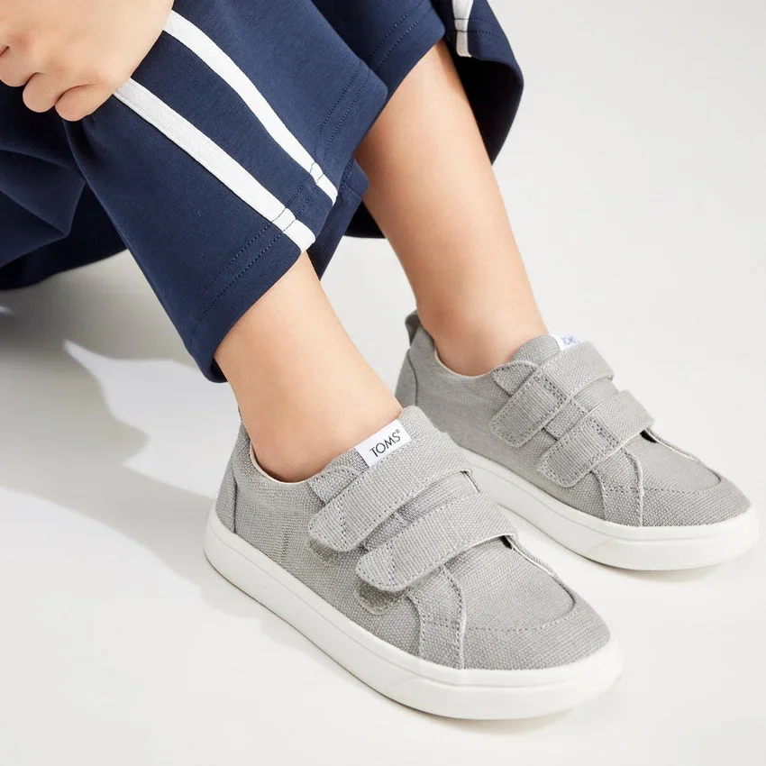 Zapatilla infantil Cruz con doble correa Zapatilla infantil Cruz con doble correa
