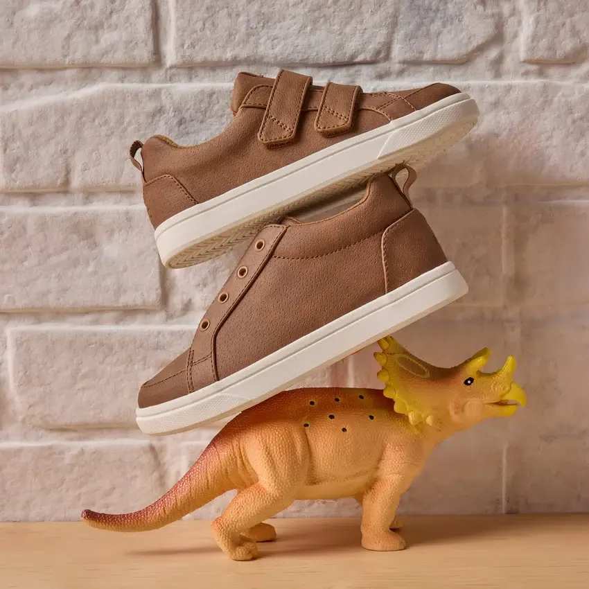 Zapatilla Cruz de doble correa para niños pequeños Zapatilla Cruz de doble correa para niños pequeños